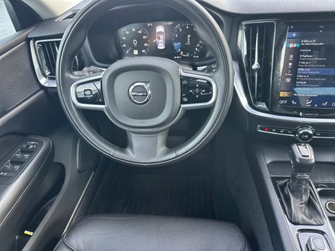 Used 2020 Volvo S60 T5 Momentum w/ Premium Package image 14