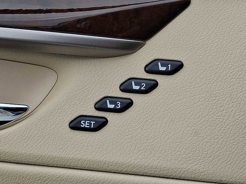 Used 2015 Lexus ES 350 w/ Premium Package image 25