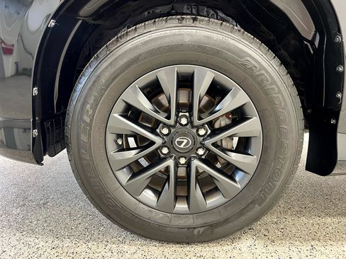 Used 2022 Lexus GX 460 Premium w/ Premium Package image 9