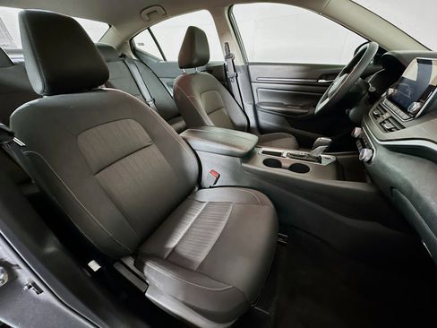 Used 2025 Nissan Altima 2.5 SV image 29