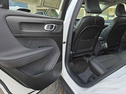 Certified 2025 Volvo XC40 B5 Core w/ Protection Package Premier image 14