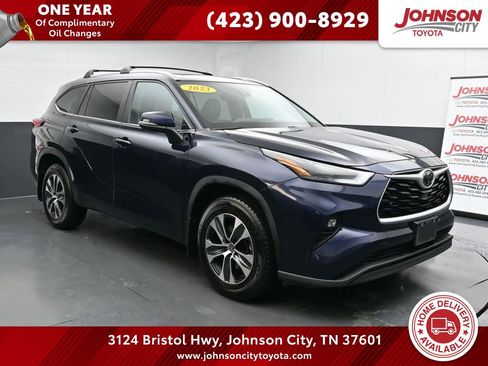 Used 2023 Toyota Highlander XLE image 1