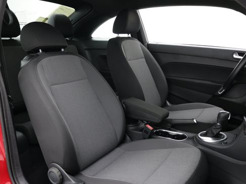 Used 2017 Volkswagen Beetle 1.8T Classic FWD image 27