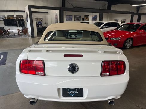 Used 2009 Ford Mustang GT Premium RWD image 12