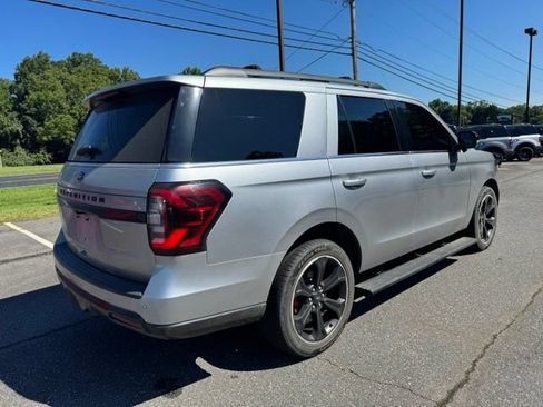 Used 2022 Ford Expedition Limited AWD/4WD image 8