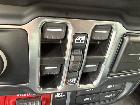 Used 2025 Jeep Wrangler Willys image 26