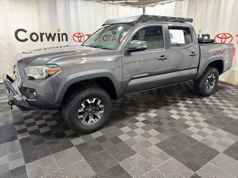 Used 2017 Toyota Tacoma TRD Off-Road w/ Tow Package (A/T) AWD/4WD image 4