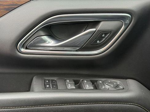 Used 2023 Chevrolet Suburban Premier AWD/4WD image 25
