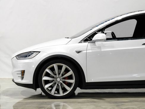 Used 2016 Tesla Model X P90D image 10