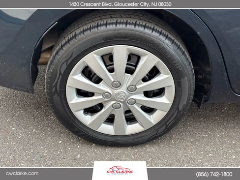 Used 2017 Toyota Corolla LE image 25