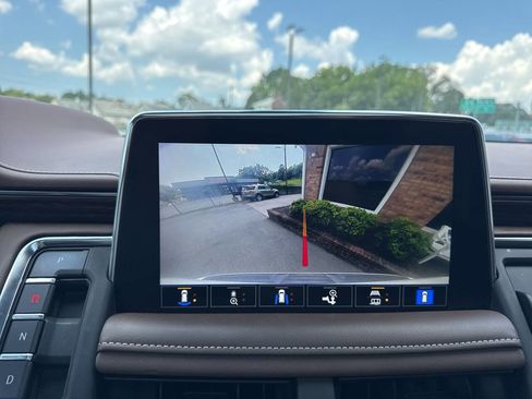 Used 2021 Chevrolet Suburban High Country image 46