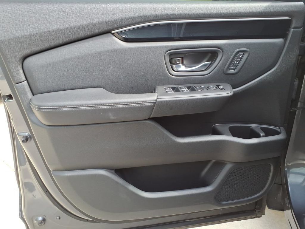 Used 2024 Honda Pilot Touring image 10