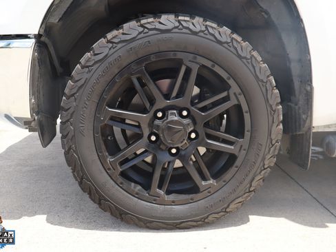 Used 2019 Toyota Tundra SR5 w/ SR5 Upgrade Package RWD image 10