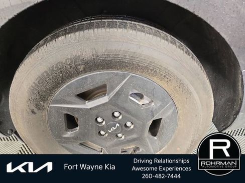 Used 2025 Kia Carnival image 11