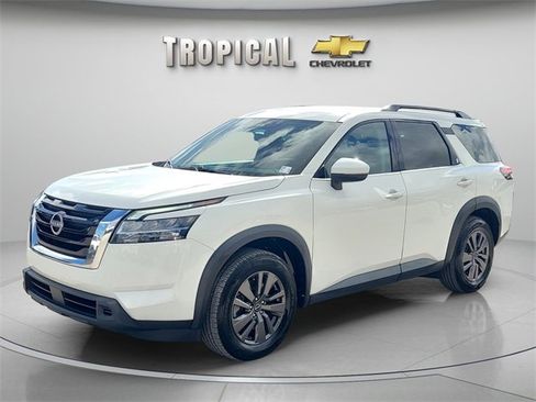 Used 2022 Nissan Pathfinder SV image 1