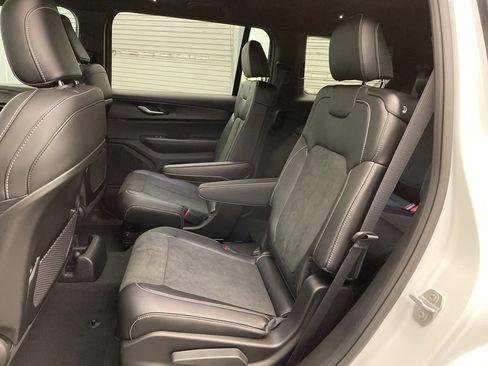 New 2025 Jeep Grand Cherokee L Altitude image 16