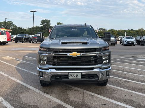 Used 2024 Chevrolet Silverado 2500 LT w/ Convenience Package AWD/4WD image 9