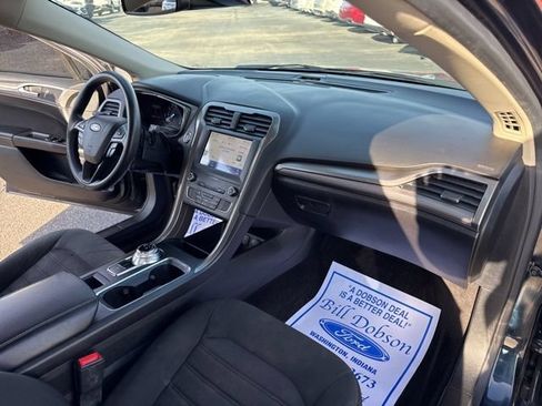 Used 2020 Ford Fusion SE AWD/4WD image 29