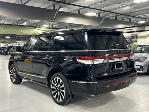 Used 2022 Lincoln Navigator Reserve image 4