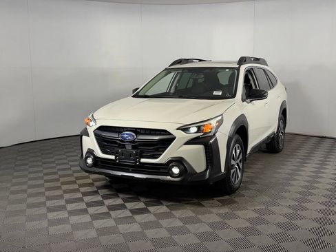 Used 2025 Subaru Outback Premium image 3