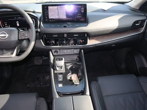 Certified 2025 Nissan Rogue Platinum image 19