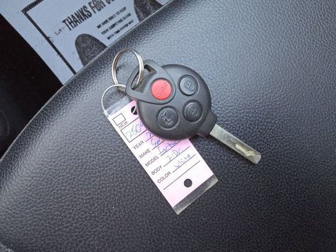 Used 2012 smart fortwo pure image 24