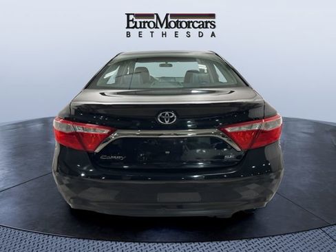 Used 2017 Toyota Camry SE image 4