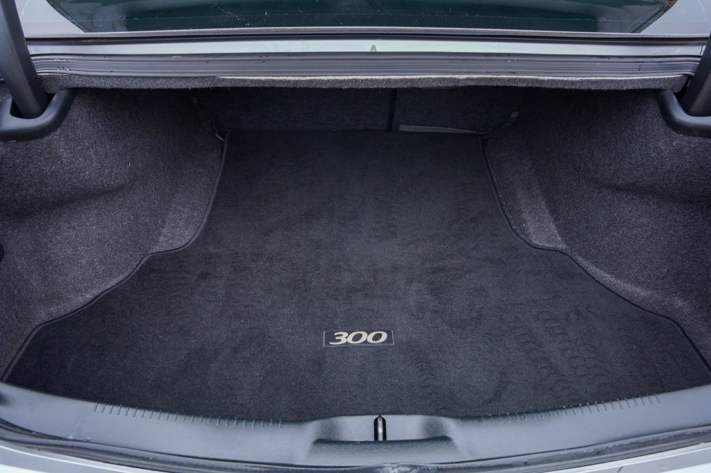 Used 2014 Chrysler 300 C AWD/4WD image 31