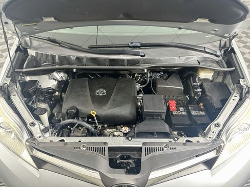 Used 2019 Toyota Sienna XLE FWD image 36