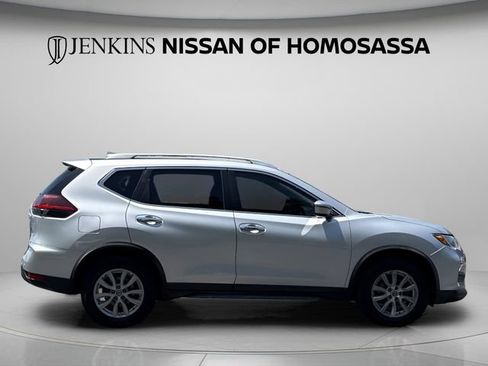 Used 2019 Nissan Rogue SV FWD image 3