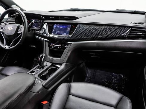 Used 2025 Cadillac XT6 Premium Luxury image 17