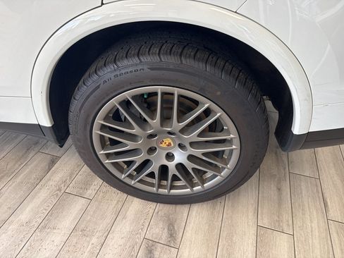 Used 2017 Porsche Cayenne Platinum Edition AWD/4WD image 6
