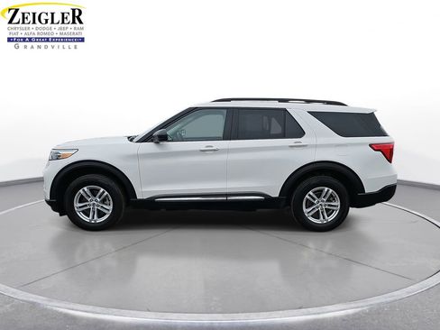 Used 2022 Ford Explorer XLT w/ Equipment Group 202A image 8