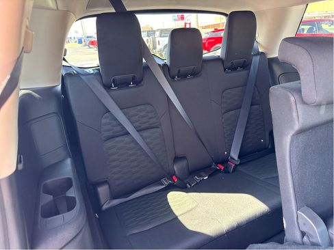 Used 2025 Nissan Pathfinder SV image 9