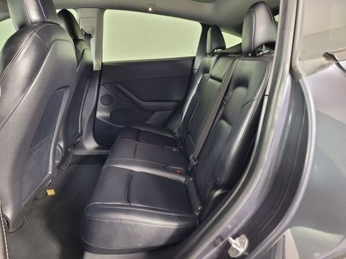 Used 2021 Tesla Model Y Long Range image 15