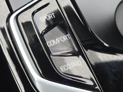 Used 2018 BMW 530i xDrive w/ Premium Package image 8