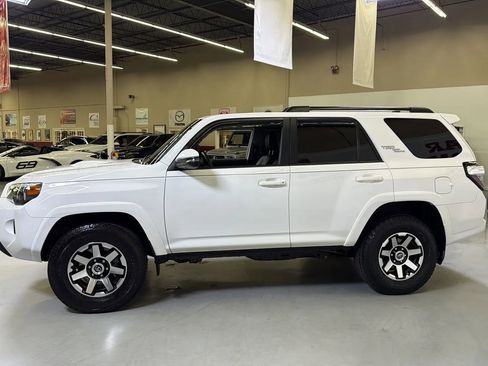 Used 2021 Toyota 4Runner TRD Off-Road Premium w/ Moonroof Package AWD/4WD image 5