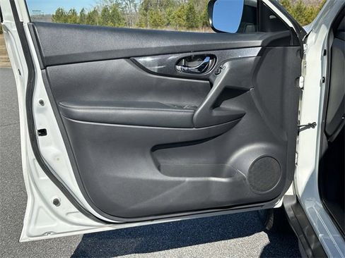 Certified 2020 Nissan Rogue SV image 11