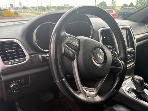 Used 2018 Jeep Grand Cherokee Altitude AWD/4WD image 18