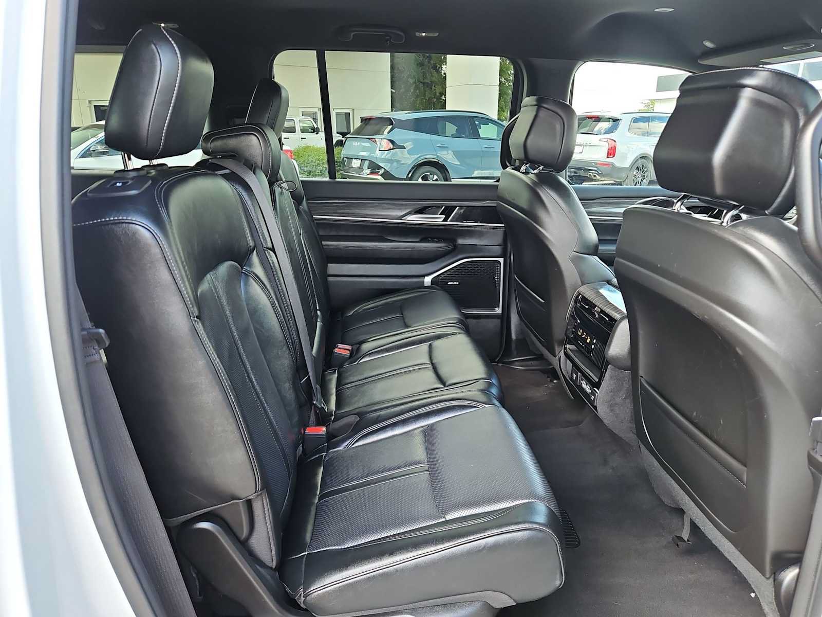 Used 2024 Jeep Wagoneer L Series II w/ Flexible Seating Group RWD image 18