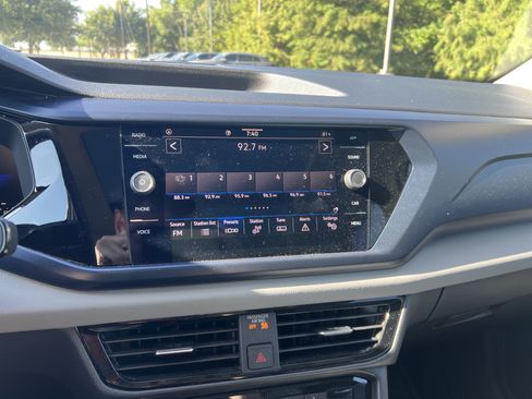 Used 2023 Volkswagen Taos SE w/ Panoramic Sunroof Package FWD image 20