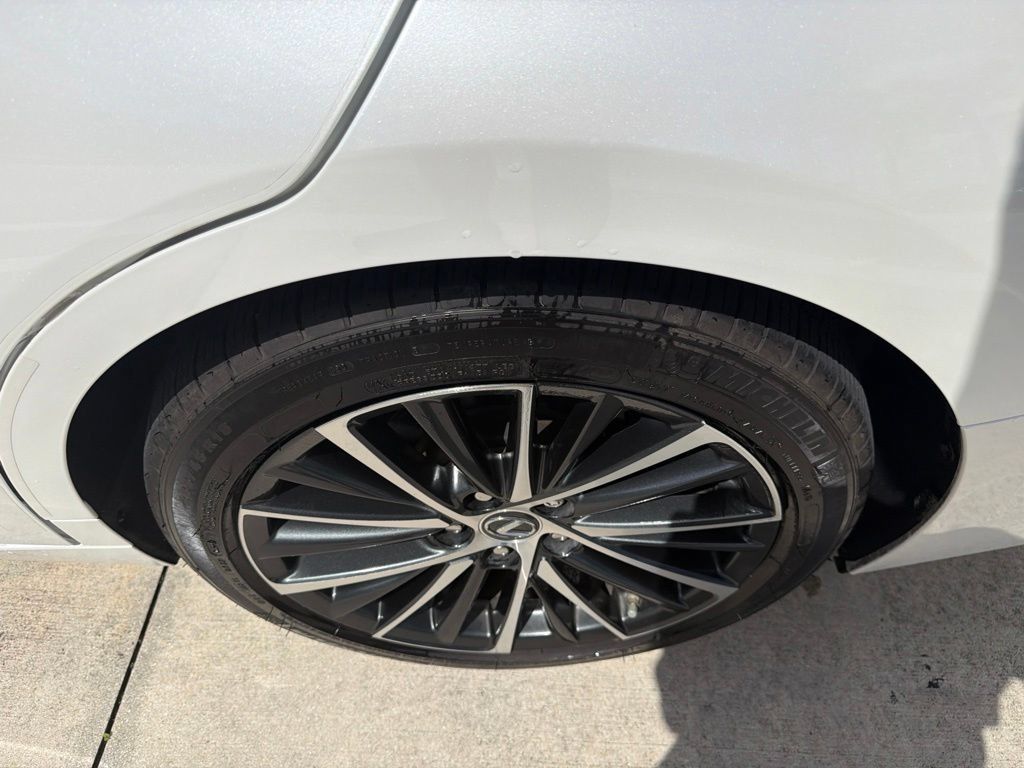 Used 2025 Lexus ES 350 w/ Premium Package FWD image 7