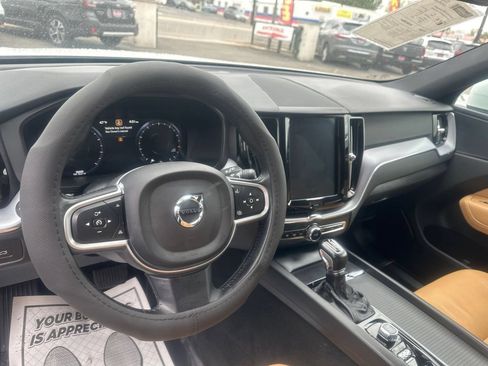 Used 2020 Volvo XC60 T6 Momentum AWD/4WD image 24