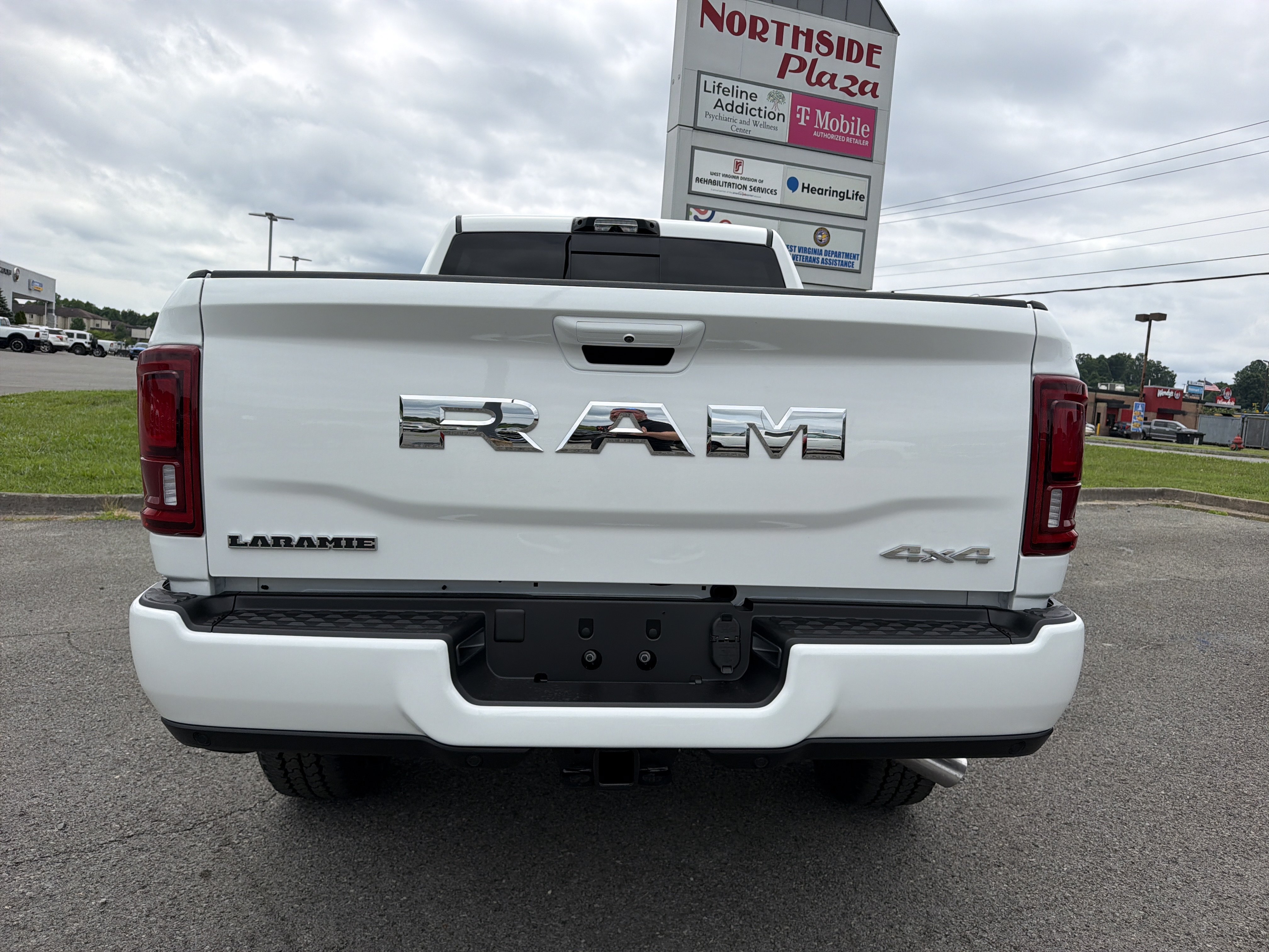 New 2026 RAM 2500 Laramie w/ Sport Appearance Package AWD/4WD image 8