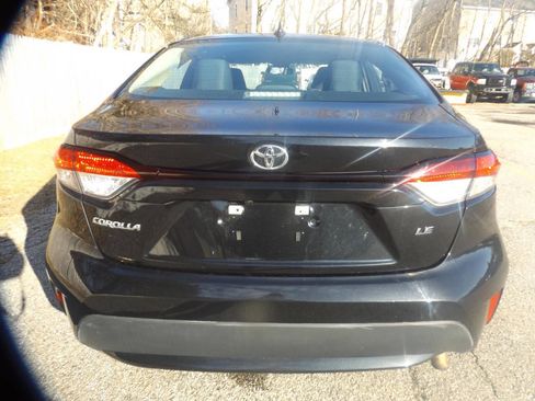 Used 2021 Toyota Corolla LE FWD image 2