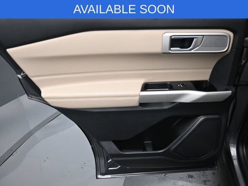 Used 2022 Ford Explorer Limited w/ Equipment Group 301A AWD/4WD image 31