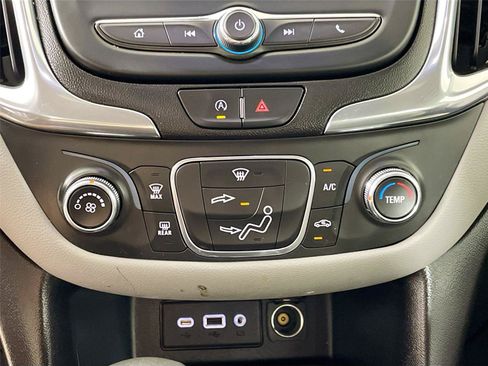 Used 2022 Chevrolet Equinox LS AWD/4WD image 9