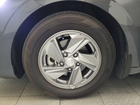 Used 2025 Hyundai Elantra SE FWD image 31