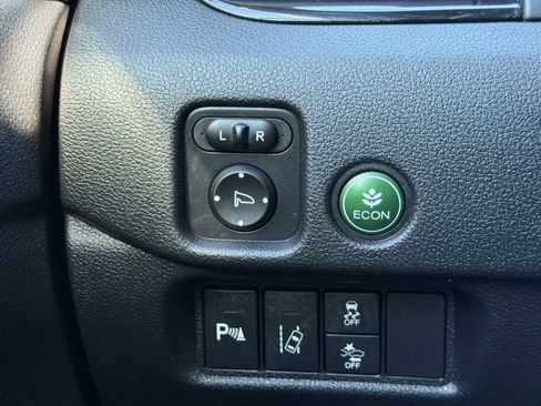 Used 2017 Honda Pilot Touring image 31