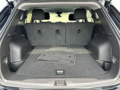 Used 2025 Chevrolet Blazer LT FWD image 12